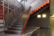 balustrady malowane z wypełnieniem z blach perforowanych